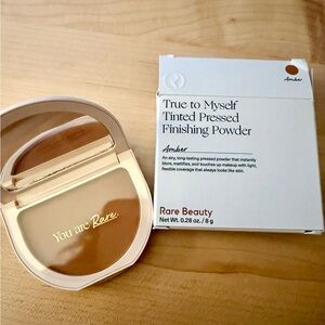 Rare Beauty True to Myself Amber Finishing Powder